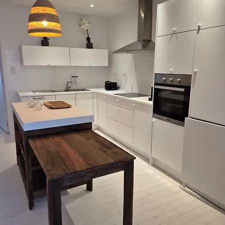 La Tete Dans Les Nuages - Chez Céleste *