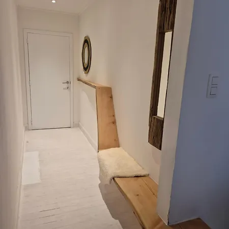 Chez Celeste - Luxueux Appartement De 100 M2, Design Et Aire De Jeux - A Proximite De La Gare Et De L'Aeroport!! שרלרואה