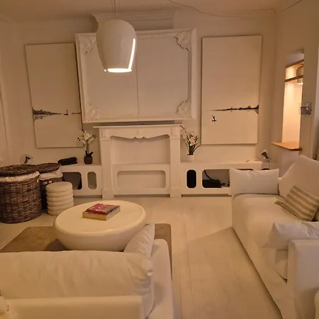 Appartement La Tete Dans Les Nuages - Chez Celeste Charleroi