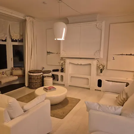 דירה Chez Celeste - Luxueux Appartement De 100 M2, Design Et Aire De Jeux - A Proximite De La Gare Et De L'Aeroport!! שרלרואה