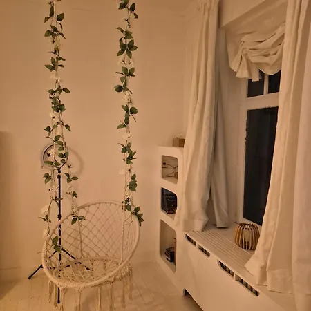 Chez Celeste - Luxueux Appartement De 100 M2, Design Et Aire De Jeux - A Proximite De La Gare Et De L'Aeroport!! * Шарлеруа