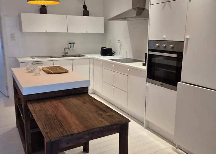 La Tete Dans Les Nuages - Chez Céleste *