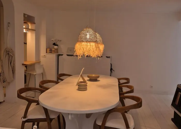 La Tete Dans Les Nuages - Chez Céleste Charleroi