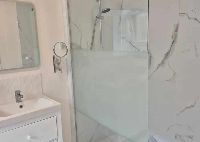 La Tete Dans Les Nuages - Chez Céleste *