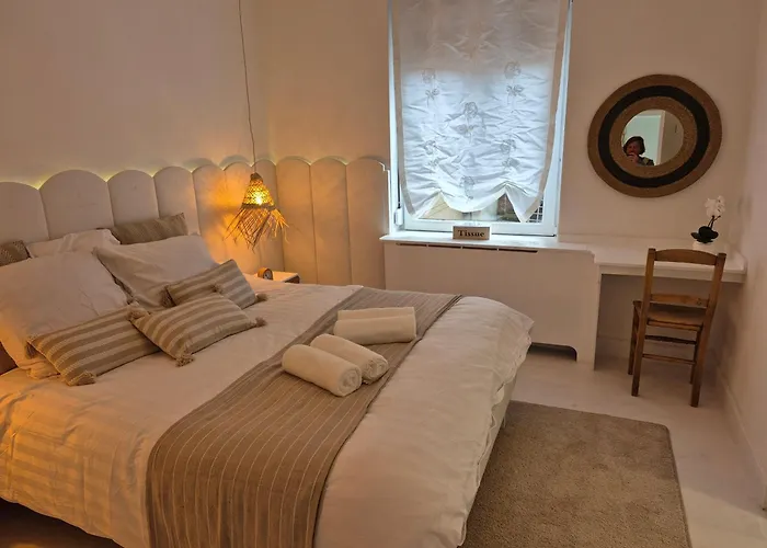 La Tete Dans Les Nuages - Chez Céleste Charleroi