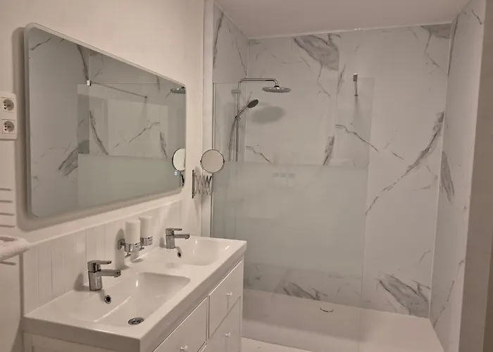 La Tete Dans Les Nuages - Chez Celeste * Charleroi